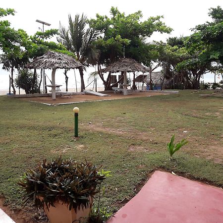 Sea View Beach Hotel Nilaveli Bagian luar foto